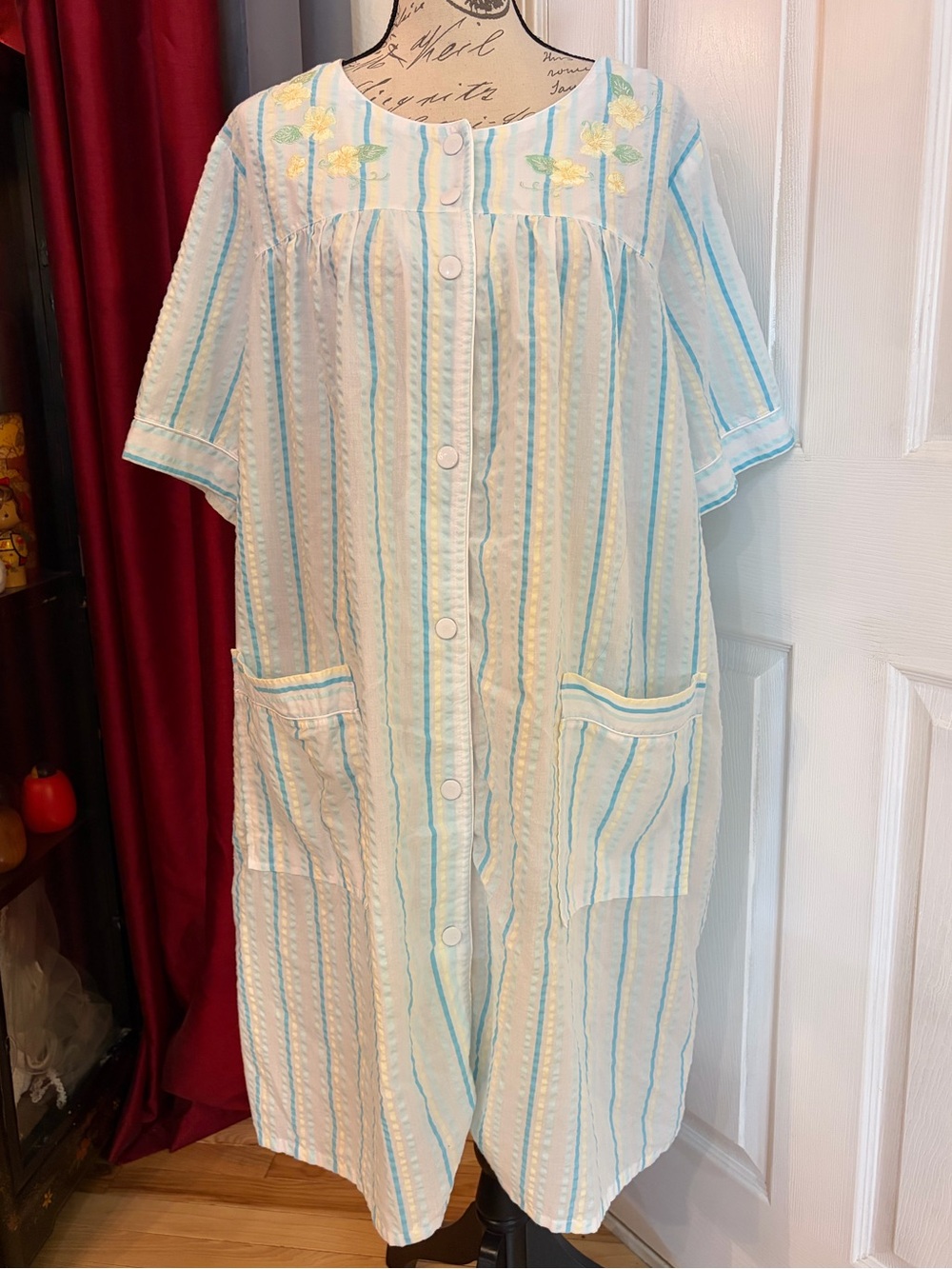 croft & barrow Light Blue and White Striped Button-Front Ladies Nightgown/Robe